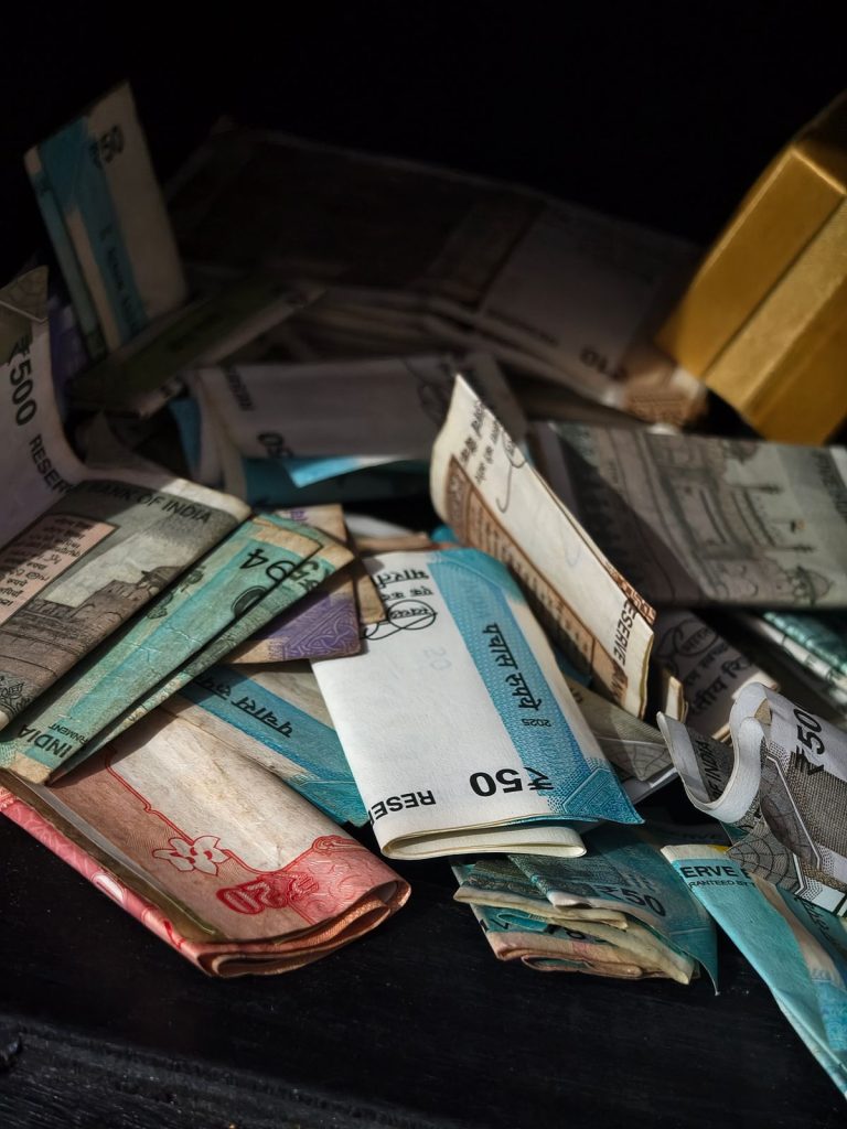 Stack of banknotes representing a cash out betting payout on an early settled bet